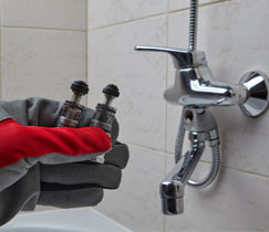 Как установить смеситель в ванной