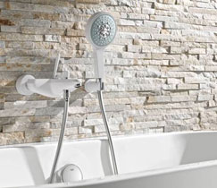 Особенности выбора смесителя в ванную комнату