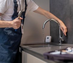 Правильная установка смесителя на кухне