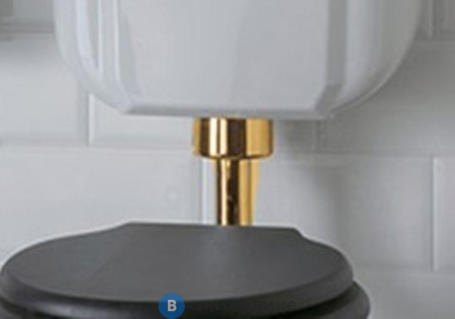 Низкая труба GLOBO Paestum с механизмом слива GEBERIT двойного слива, цвет золото (BA008oro)